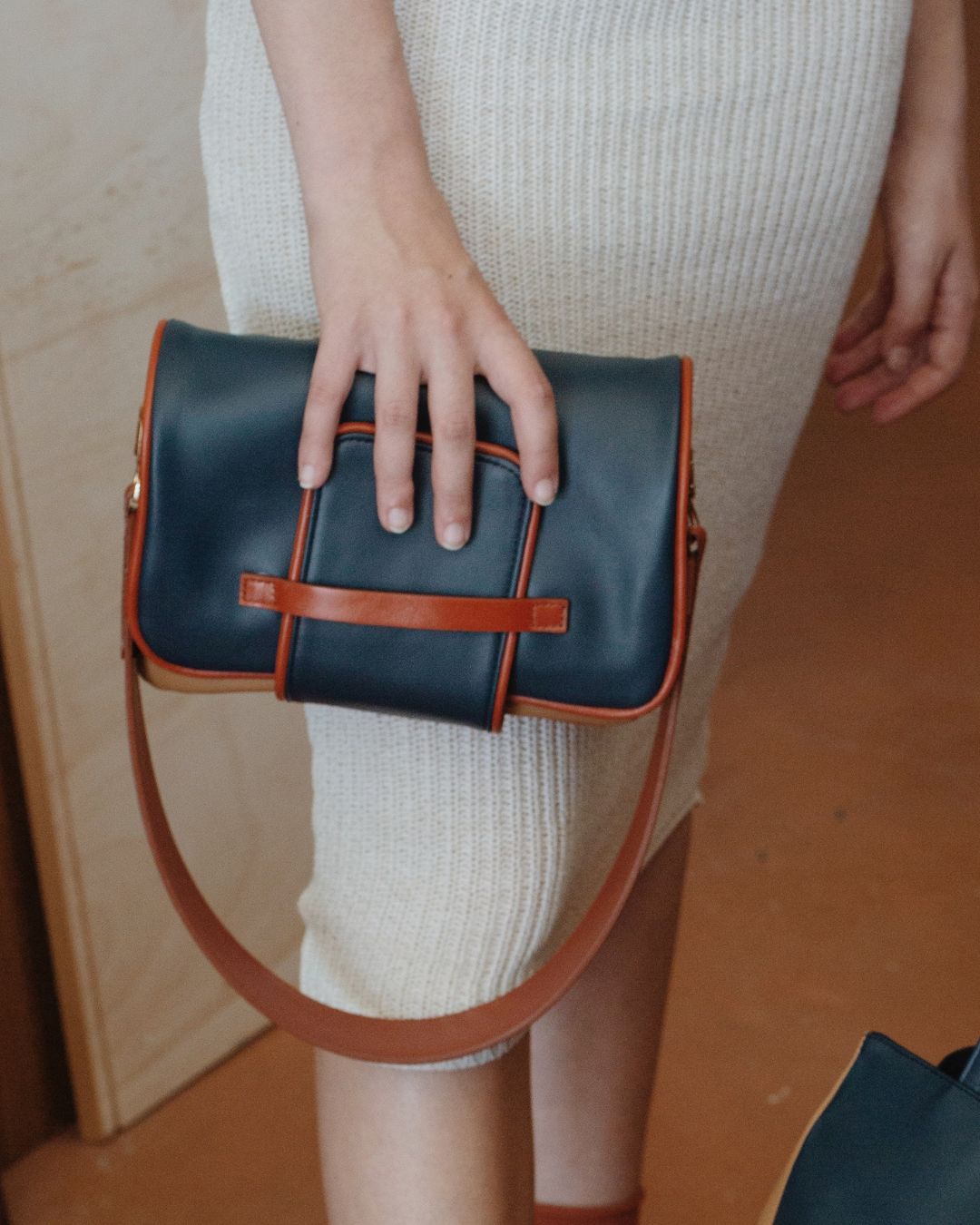 ANNA in pelle blu avio