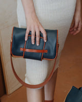 ANNA in pelle blu avio